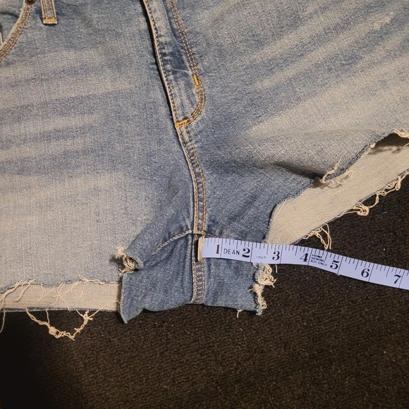 Medium wash high rise shorties - Picture 10 of 10